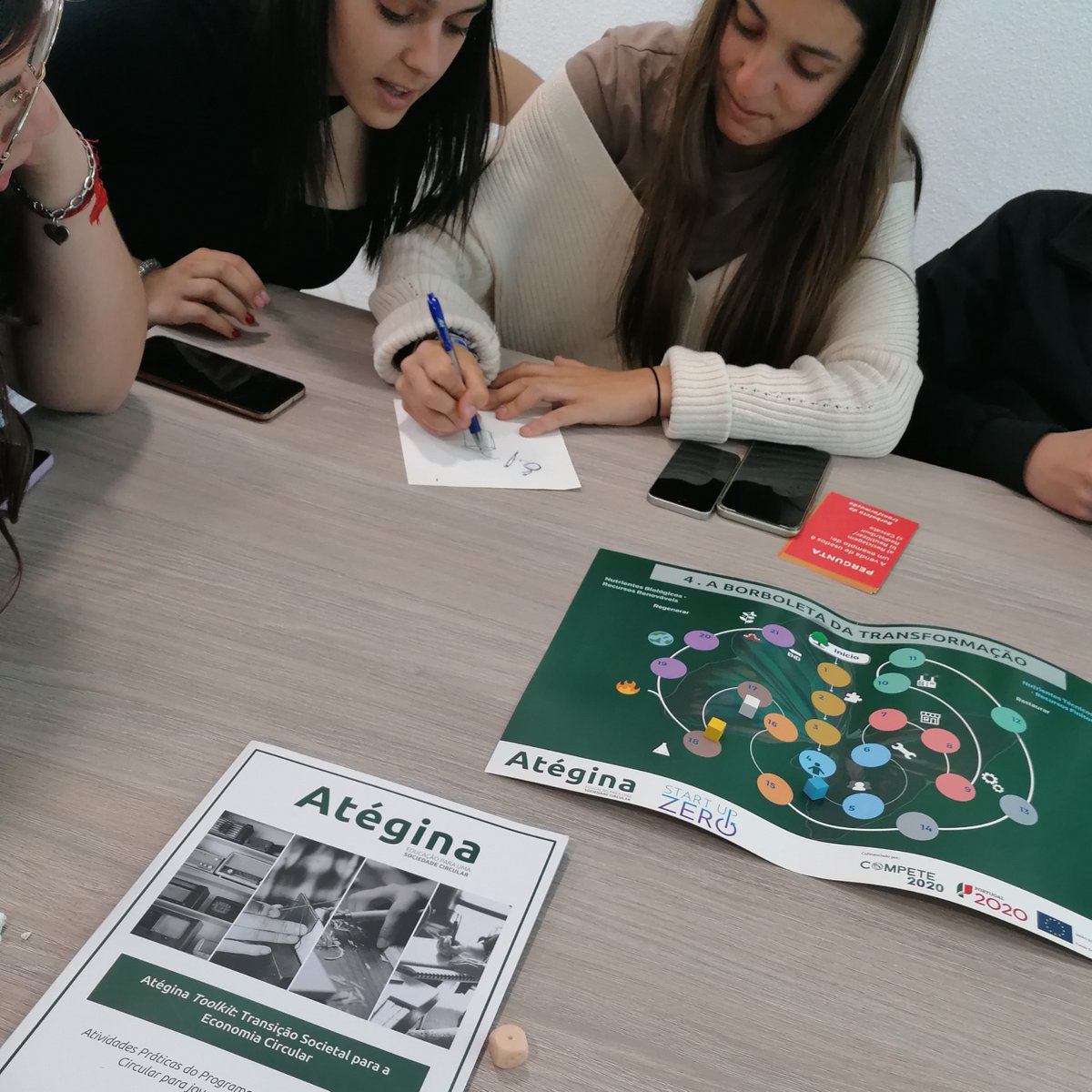 cecolabpt's tweet photo. Projeto @STARTUPZERO | Programa Atégina
Durante o 3ºperíodo, na Escola Profissional Eptoliva, em Oliveira do Hospital, foi implementada a atividade Atégina - Educação para uma Sociedade Circular. Inserida no projeto @STARTUPZERO, a atividade Atégina que pretende a promoção da EC. https://t.co/ER6hI6clsF
