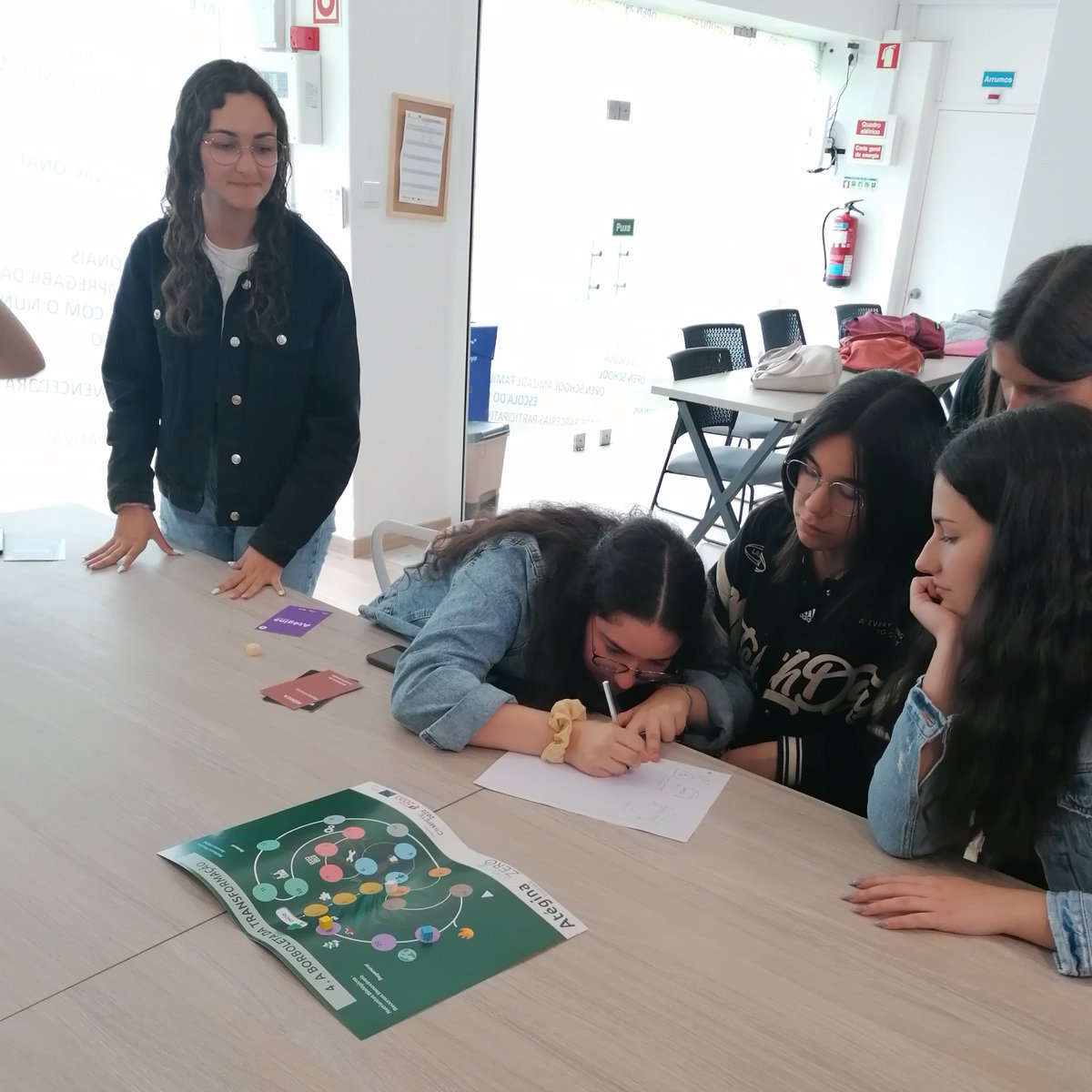 cecolabpt's tweet photo. Projeto @STARTUPZERO | Programa Atégina
Durante o 3ºperíodo, na Escola Profissional Eptoliva, em Oliveira do Hospital, foi implementada a atividade Atégina - Educação para uma Sociedade Circular. Inserida no projeto @STARTUPZERO, a atividade Atégina que pretende a promoção da EC. https://t.co/ER6hI6clsF