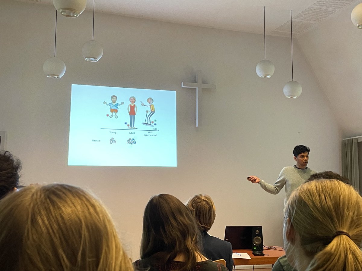 DerDunk's tweet photo. ⁦@SwainArpit⁩ with a very funny presentation of his recent work #NVTBschoorl2022. https://t.co/FwSWi3ANNb