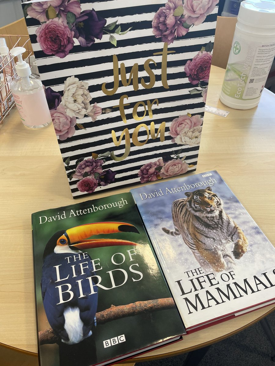 VConway85's tweet photo. Absolutely loving my well-being monthly gift 🤩🤩🤩 #ThankYou #StaffWellbeing #SecretGifter #TeamDearne @AstreaDearne @DearneALC https://t.co/7wGgKRfXPs