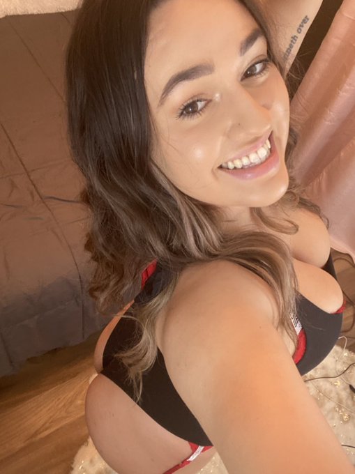 Going live on @MyFreeCams this morning 😘 join me?? https://t.co/1GuZvL9w48 https://t.co/yrOImICUDi<a class="tags" href="/tag/myfreecams">@myfreecams</a><a href="/tag/apclips"class="tags"><span>#apclips</span></a>