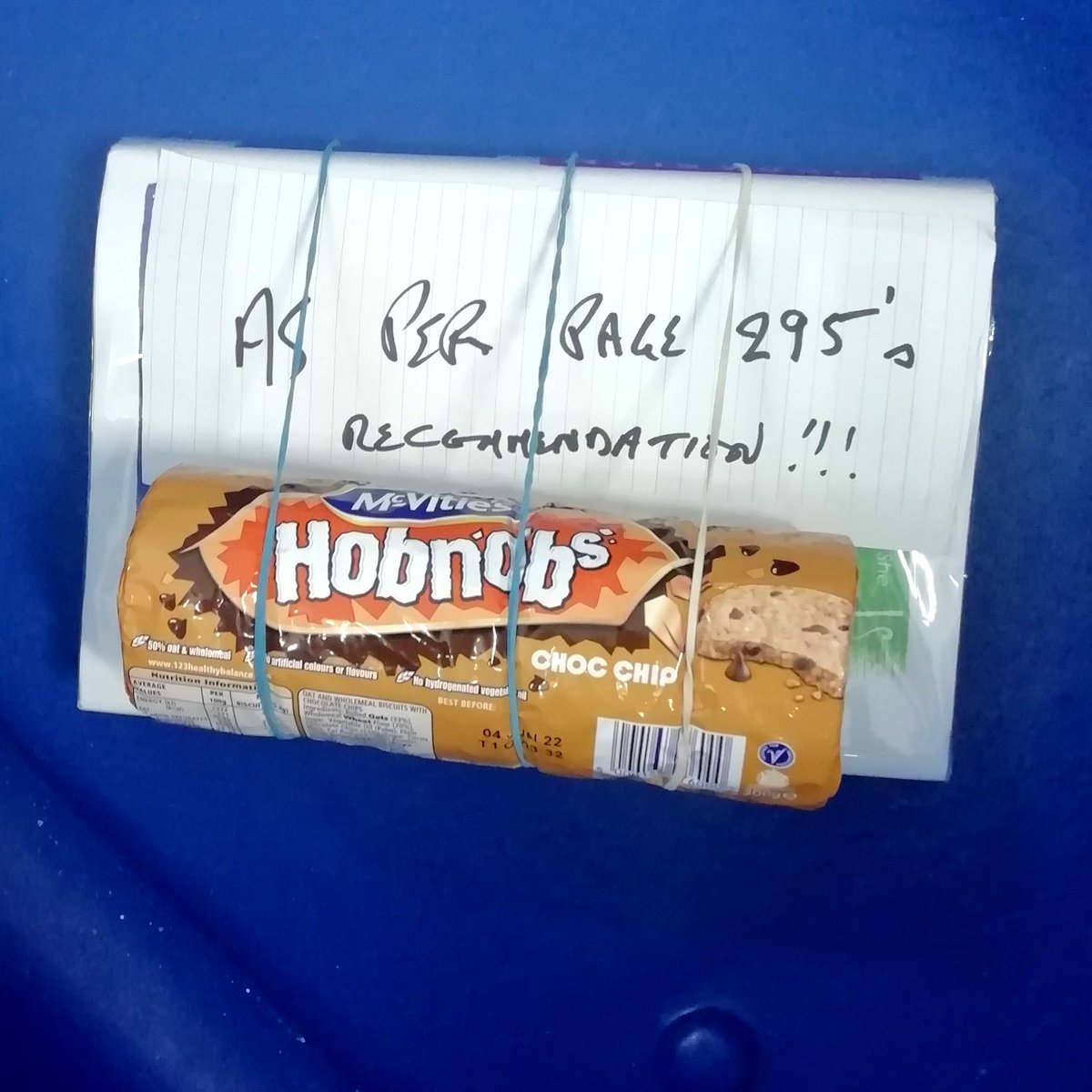 CPKLibraries's tweet photo. #LochLevenLibrary staff recently came upon a package left by a very kind reader in their returns box.
Intrigued? Then keep reading...
The staff turned to page 295 of the book returned, โThe Librarianโ by author Allie Morgan (@grumpwitch).
...๐ช ๐ @McVities #Hobnobs https://t.co/x9GamrWQjO