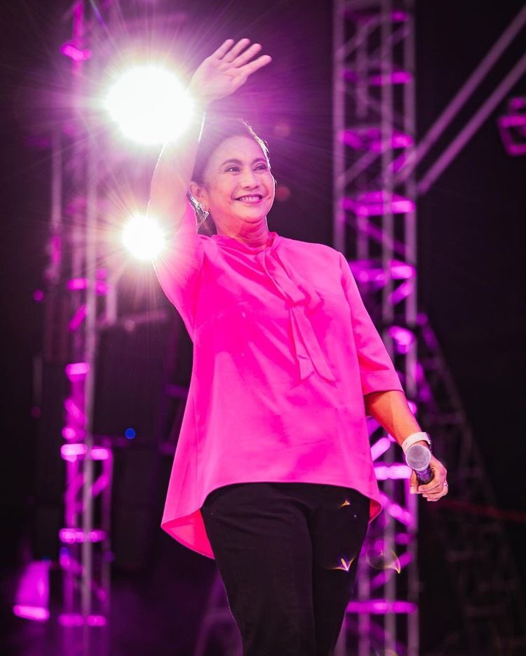 j0nseongpark's tweet photo. Only a few weeks until Leni Robredo will step down from being vice president already. Yet "Let Leni Lead" is trending once again, if the multiverse theory is true I hope in atleast one of them she is our president. I will never be ashamed of supporting the right woman. 💗🌸🌷 https://t.co/DgSA28Bo6r