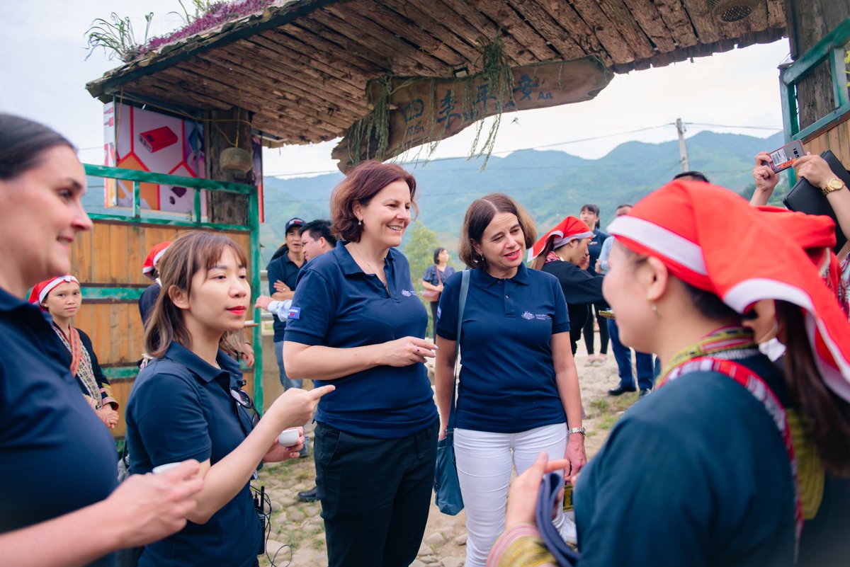 @AusAmbVN had the opportunity to meet homestay owners and tourism cooperative members in Ta Phin, Sapa. With the support of @Aus4E, Lao Cai tourism is recovering from #COVID19 impacts and economic opportunity is increasing for local people, including women.

#Aus4Vietnam #tourism