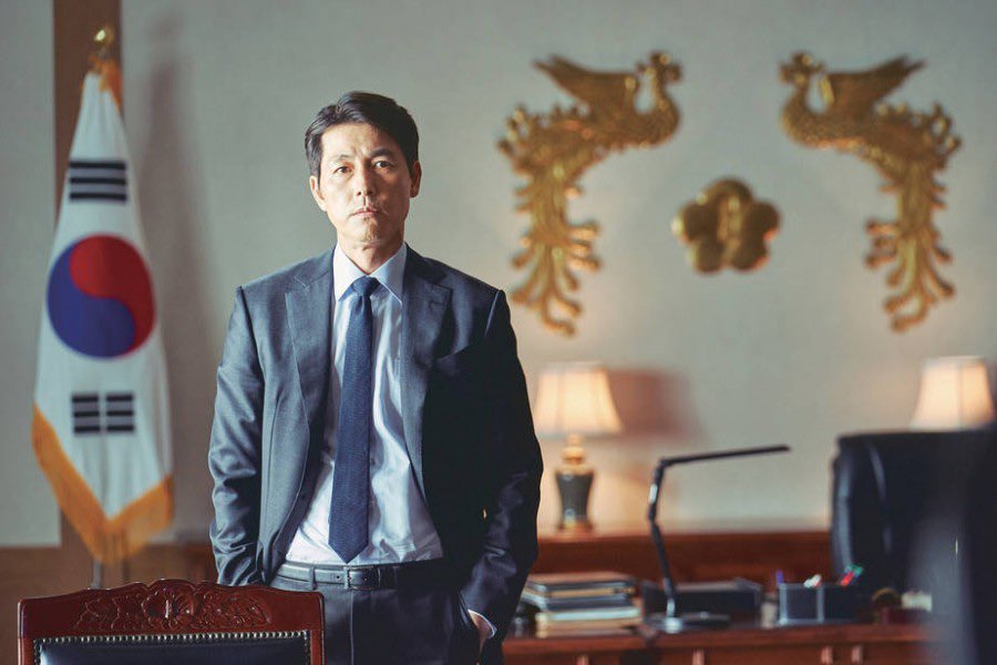 martinmffreeman's tweet image. Blah blah blah squid game s2… IDC. Just give me season 3 Chief of Staff where Jang Tae-jun is working in the Blue House and serving ROK President Eom Chul-woo.
#jungwoosung #leejungjae #steelrain #chiefofstaff #netflix