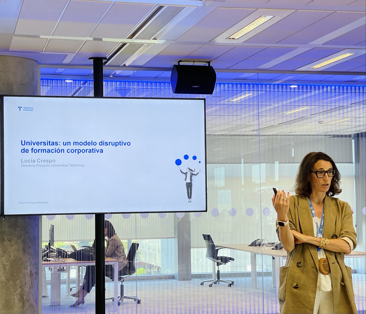 TE_GranEmpresa's tweet photo. Es el turno de @luciacrespo7 destacando el papel que juegan los contenidos y plataformas tecnológicas que hacen realidad la formación en remoto y permiten dar continuidad al aprendizaje en cualquier circunstancia en #TransformacionDigital https://t.co/J14YrcdG6V