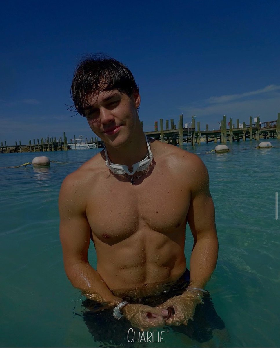 charlieends's tweet image. when everybody wants to be somebody, they all care and everybody wants to know themselves, but we're too scared, we're still figuring out.