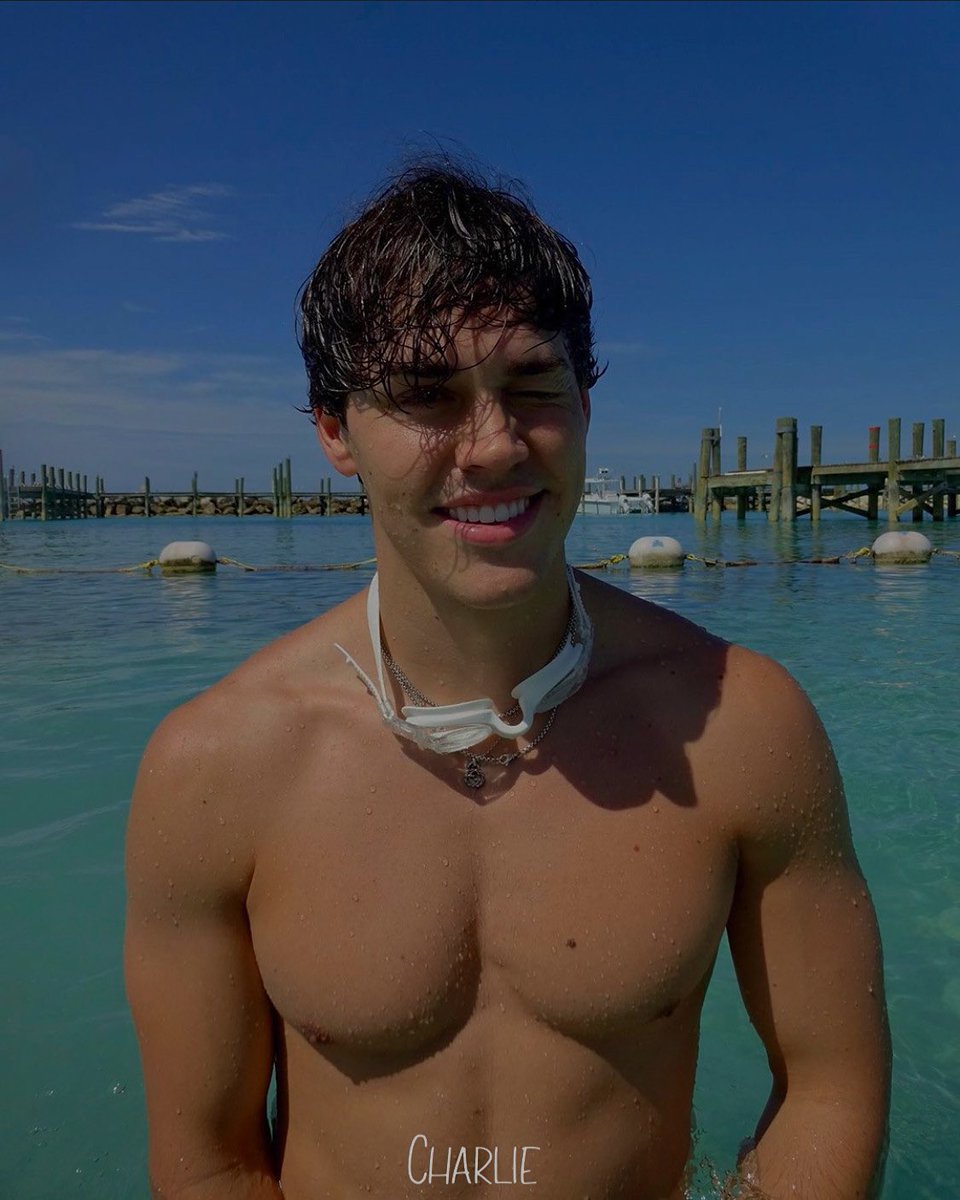 charlieends's tweet image. when everybody wants to be somebody, they all care and everybody wants to know themselves, but we're too scared, we're still figuring out.