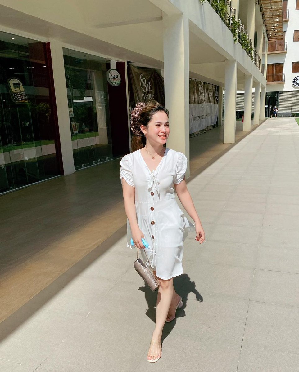 itsruthbenson's tweet photo. Walking outside with a beautiful white dress from @artemisiaclothing to catch that bright sunny day! 🌼 https://t.co/tXynnsJpbU