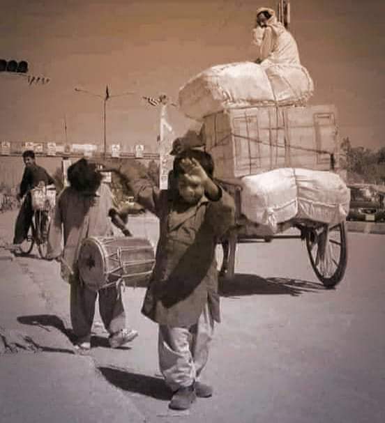 UrduVirsa's tweet photo. ”زندگی خاک نہ تھی خاک اڑاتے گزری“ https://t.co/dcJ8vZ7iyr