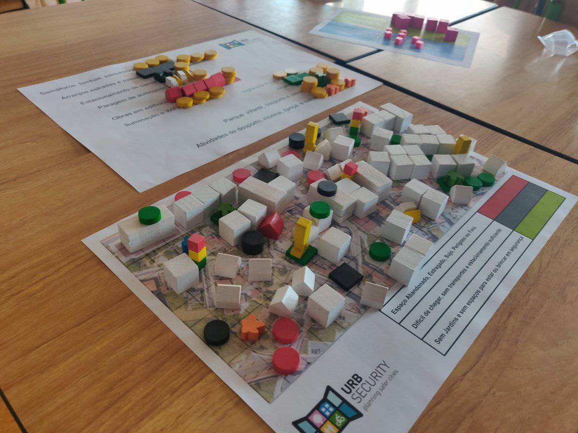 UrbSecurity's tweet photo. Small Scale Action 📌 
 Collaborative urban planning process through games ♟ 🎲
A class of students from Colégio Nossa Senhora de Fátima was involved in an urban planning process in order to discuss priorities and urban safety in the historical centre of Leiria.#URBACT https://t.co/yYbt1eCy62