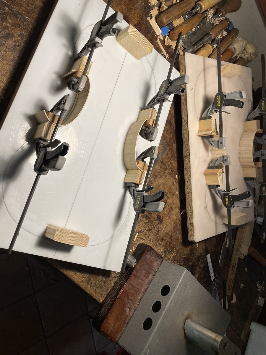 MaurizioTadioli's tweet photo. “Meglio una forma fantasma che fasce fantasma” (cit.) 👻 #tadioliviolins #cremona #violin #ghostform #myway https://t.co/Smj7Ye4Wv1