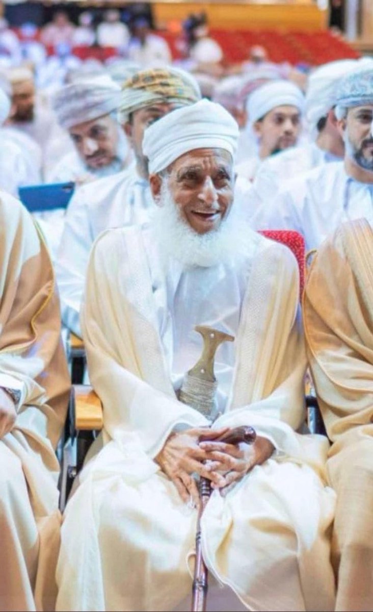 لقد شرّفك الله تعالى أن تكون الاسم الأول في الدفاع عن نبيّه ﷺ، وهو توفيق لا يناله إلا من تعرض له، وقد شهد لك القاصي والداني والعدو والصديق بصدق محبتك إياه وإخلاص إتباعك له، وأنت أحق من يُلف عليه بردته ﷺ      ويتوشح بها في هذا الزمان. #الشيخ_احمد_الخليلي