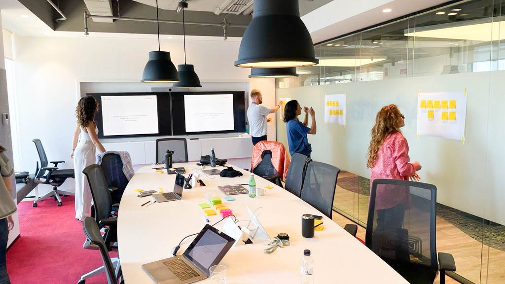 IceCreamMediaNL's tweet photo. Vorige week vlogen Asscher en Melanie naar Barcelona om een branding #workshop te geven aan werknemers van Adevinta. Het moederbedrijf van o.a. Ebay en Marktplaats wil hun interne branding en identiteit verstevigen en met uitgebreide opdrachten voltooiden we een geslaagde dag. https://t.co/UpCHiKlMQK