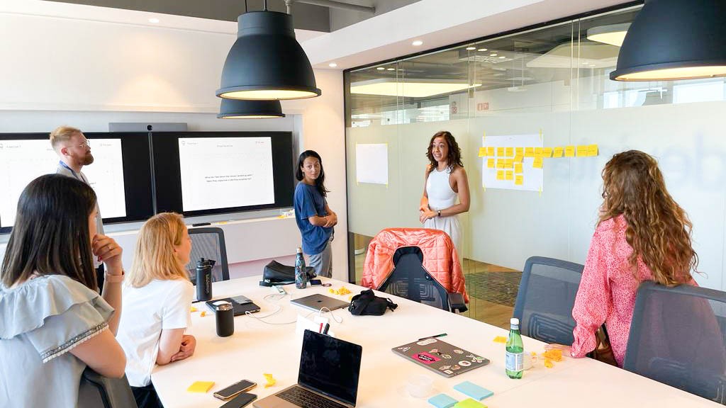 IceCreamMediaNL's tweet photo. Vorige week vlogen Asscher en Melanie naar Barcelona om een branding #workshop te geven aan werknemers van Adevinta. Het moederbedrijf van o.a. Ebay en Marktplaats wil hun interne branding en identiteit verstevigen en met uitgebreide opdrachten voltooiden we een geslaagde dag. https://t.co/UpCHiKlMQK