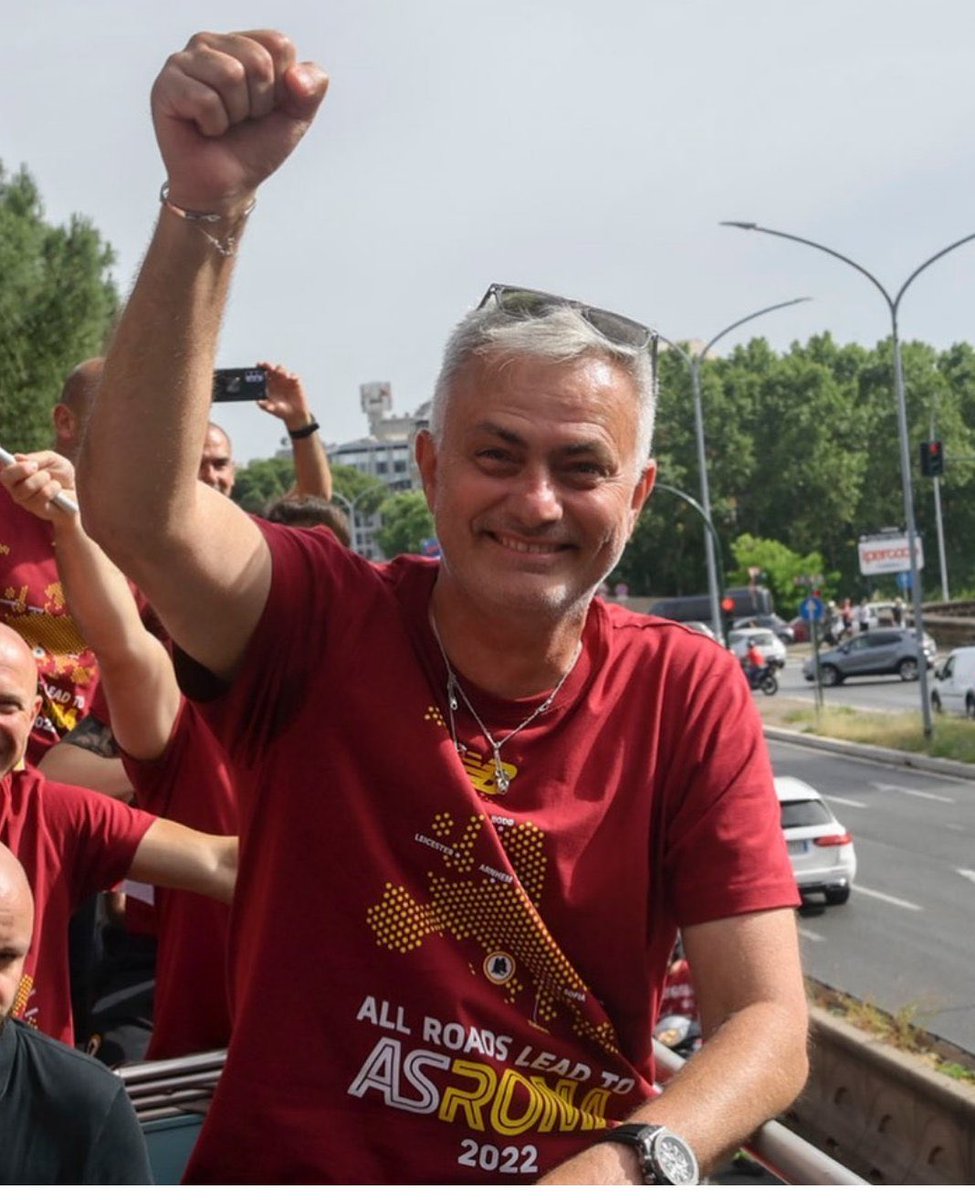 جوزيه مورينيو سيواصل مشروعه مع روما على الرغم من ربطه بالإنتقال لـ باريس سان جيرمان

كامل تركيزه مع الجيلاروسي لذا لا يخطط مورينيو للتغيير اعتبارًا من اليوم.

[ SKY SPORT ]