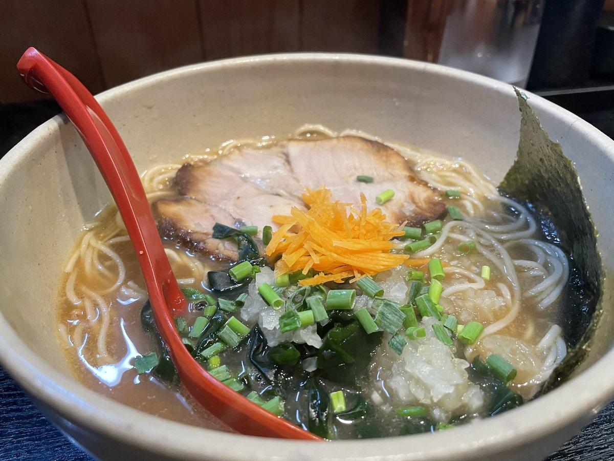 yagi_share's tweet photo. シェアハウスラーメン巡り3軒目！

本日は三軒茶屋駅から徒歩３分の
「らーめんこうすけ」さんに来ました✨

グルテンフリーのラーメンも提供しているお店で、「小麦粉アレルギーの子が来てくれた時、初めてラーメン食べた！って喜んでくれたんですよ😂」とお話しする店主さん、かっこよかったです😭 https://t.co/xaYyF39ptB