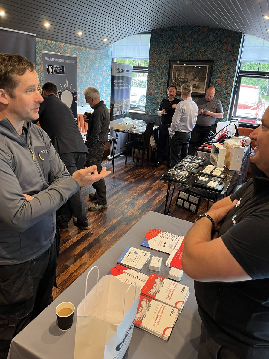 SELECTFiona's tweet photo. SELECT toolbox talk in Oban. Privileged to be able to visit this beautiful area and meet some lovely Members today. #TBT2022 #SELECT https://t.co/hMP51kqgje
