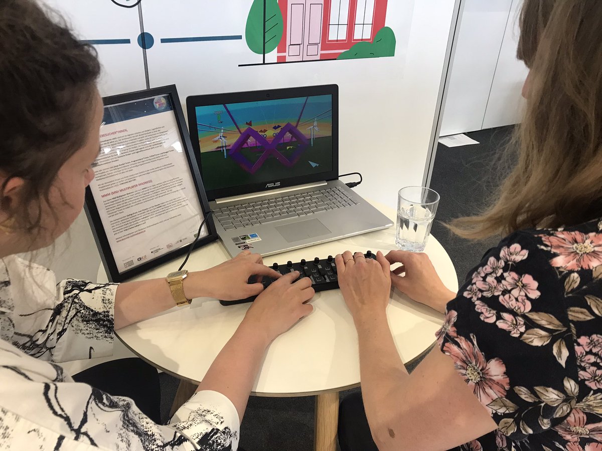 digitalechancen's tweet photo. Wir sind heute auf der #didacta2022 mit @inigamm, unserem #AMeLiEproject &amp; den Partnern aus der Initiative #GutesAufwachsenmitMedien! Kommt vorbei und spielt eine Runde #MidiMultiplayerMadness @mb21_dd  mit uns! 🙌 https://t.co/tcDc0vw8KZ