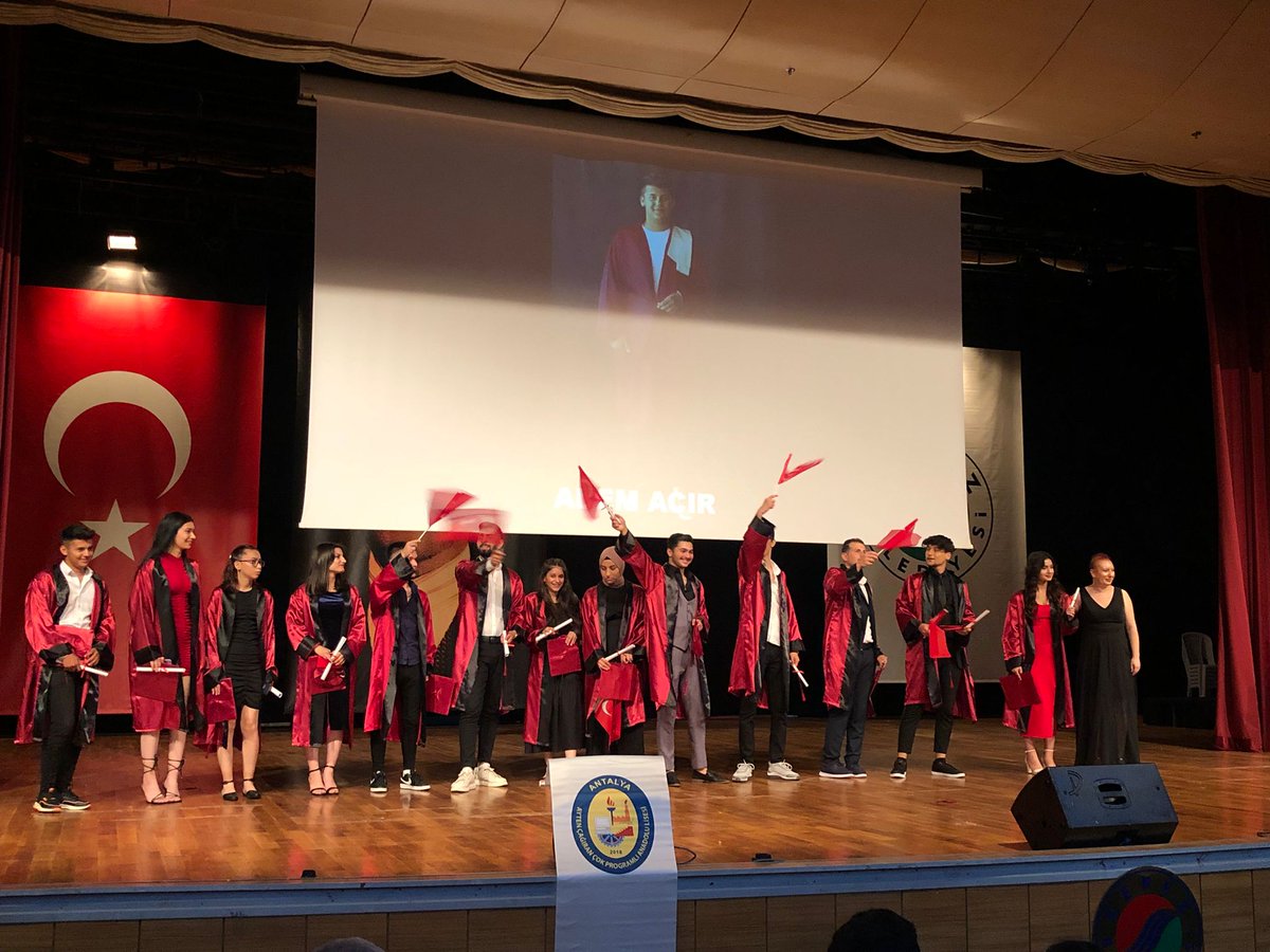 AytenCpal's tweet photo. 2021-2022 Eğitim-Öğretim yılı 12.sınıf öğrencilerimizin mezuniyet heyecanını yaşadık. Yolları açık olsun. @07kepezmem @antalyamem07 @tcmeb https://t.co/FWYJaSJXco