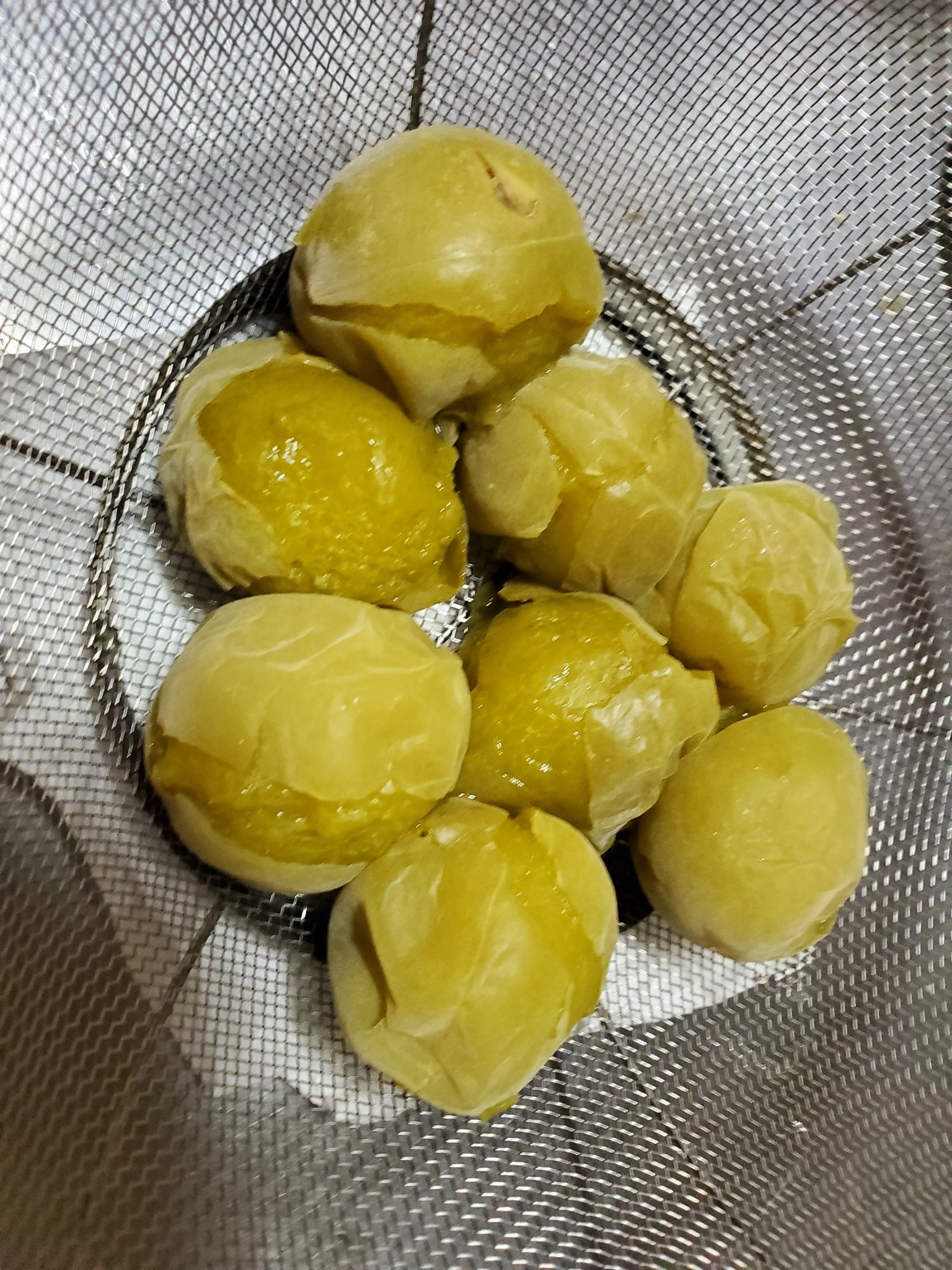 ワイルドさっちん 梅酒と梅シロップ仕込みました 出来上がりが楽しみ キズがあった青梅は茹でてあく抜きしてから砂糖と煮詰めてジャムになりました T Co Kt9mizvfks Twitter