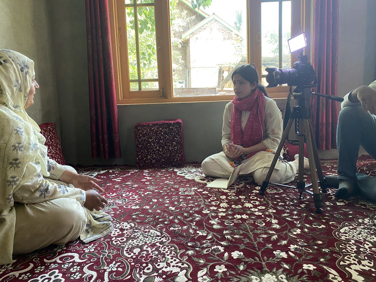 zaramirMedia's tweet photo. Back to the roots #Kashmir feels great to be back after 4 long years but this time here with a motive . Working on my dissertation project in Kashmir focusing on social issues . #day1filming @CardiffNewsPlus #MAIJ https://t.co/loSAvr6ULe