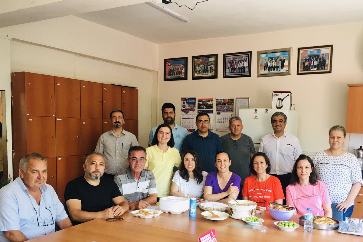 Bayan öğretmenlerimize düşüncelerinden ve nazik davranışlarından dolayı çok teşekkür ederiz. #bizbiraileyiz <a href="/il_mem_45/">Manisa İl Millî Eğitim Müdürlüğü</a> <a href="/SalihliMEM/">Salihli İlçe Milli Eğitim Müdürlüğü</a> <a href="/sergurb/">serkan gürbüz</a> <a href="/U_Caliskan/">Ümit Çalışkan</a> <a href="/kanyilmazcengiz/">Cengiz Kanyılmaz</a> <a href="/hakankvk/">HAKAN KAVAK</a> <a href="/CemBilgin45/">Cem Bilgin</a> <a href="/fclskn1/">fatma_clskn</a> <a href="/yildirimozkan03/">Yıldırım Özkan🟢</a> <a href="/BayramY07137256/">Bayram Yıldız🇹🇷</a>