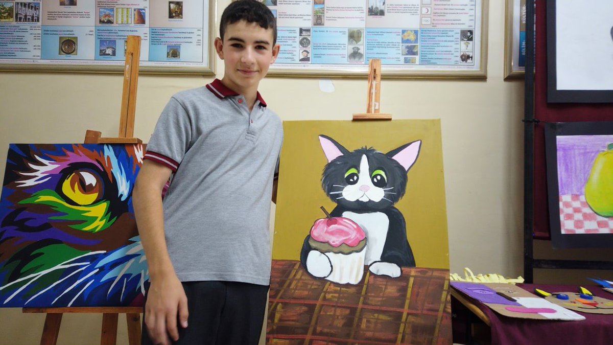 SIFIR ATIK İLE TEKNOLOJİ TASARIMLARI VE SANAT SERGİSİ🖼♻️
<a href="/tcmeb/">Millî Eğitim Bakanlığı</a> &amp; <a href="/csbgovtr/">T.C. Çevre, Şehircilik ve İklim Dğş. Bakanlığı</a> iş birliğinde yürütülen Çevre Dostu 1000 Okul Projesi pilot okulu olan <a href="/FatihYatagan/">Yatağan Fatih Ortaokulu</a>’da “#SıfırAtık ile Teknoloji Tasarımları ve Sanat Sergisi” açıldı. <a href="/OsmannAlemdarr/">Osman Alemdar</a> <a href="/emrecay55/">Emre ÇAY</a> <a href="/mugla_mem/">Muğla İl Millî Eğitim Müdürlüğü</a>