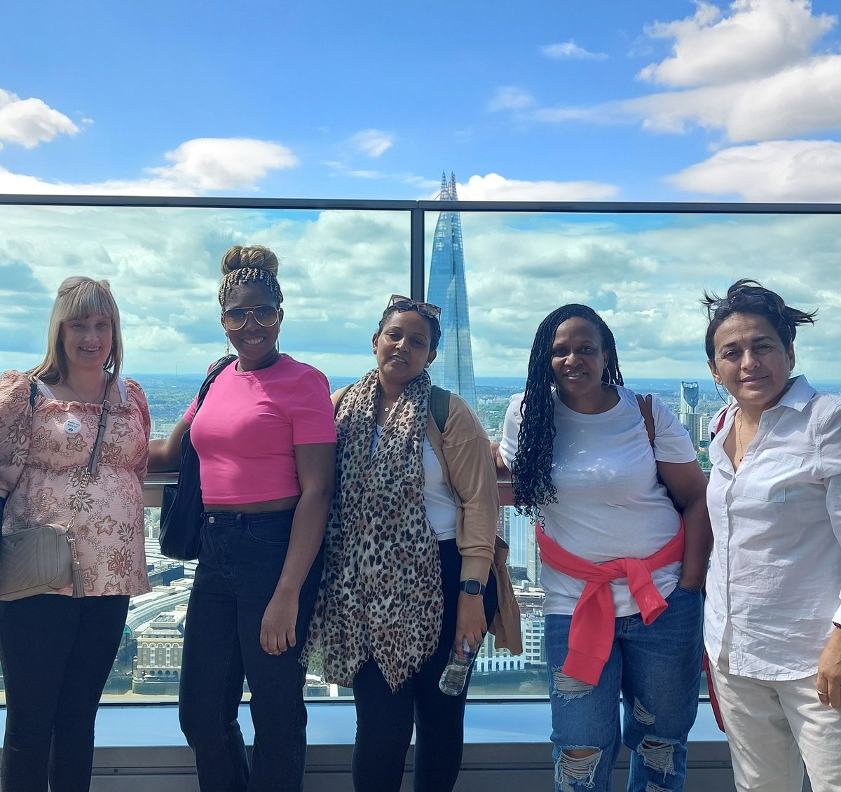 A2ndvoiceCic's tweet photo. @isensorycic Parent Carers Wellbeing Walk today was day out at Sky Gardens @SG_SkyGarden
On the 35th Floor
Beautiful scenery #autism #parenttime #carers #volunteers #skygardens https://t.co/5OpU8jWdeX