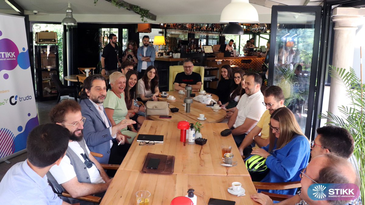 STIKK_KS's tweet image. 📍 MARTEch #1 - Energji pozitive ne #MARTEch ku anetare te #STIKK zhvilluan nje bisede te kendshme dhe te hapur me kryetarin e kryeqytetit, @perparim_rama  mbi mundesite e bashkepunimit rreth niciativave per digjitalizimin e sherbimeve publike...