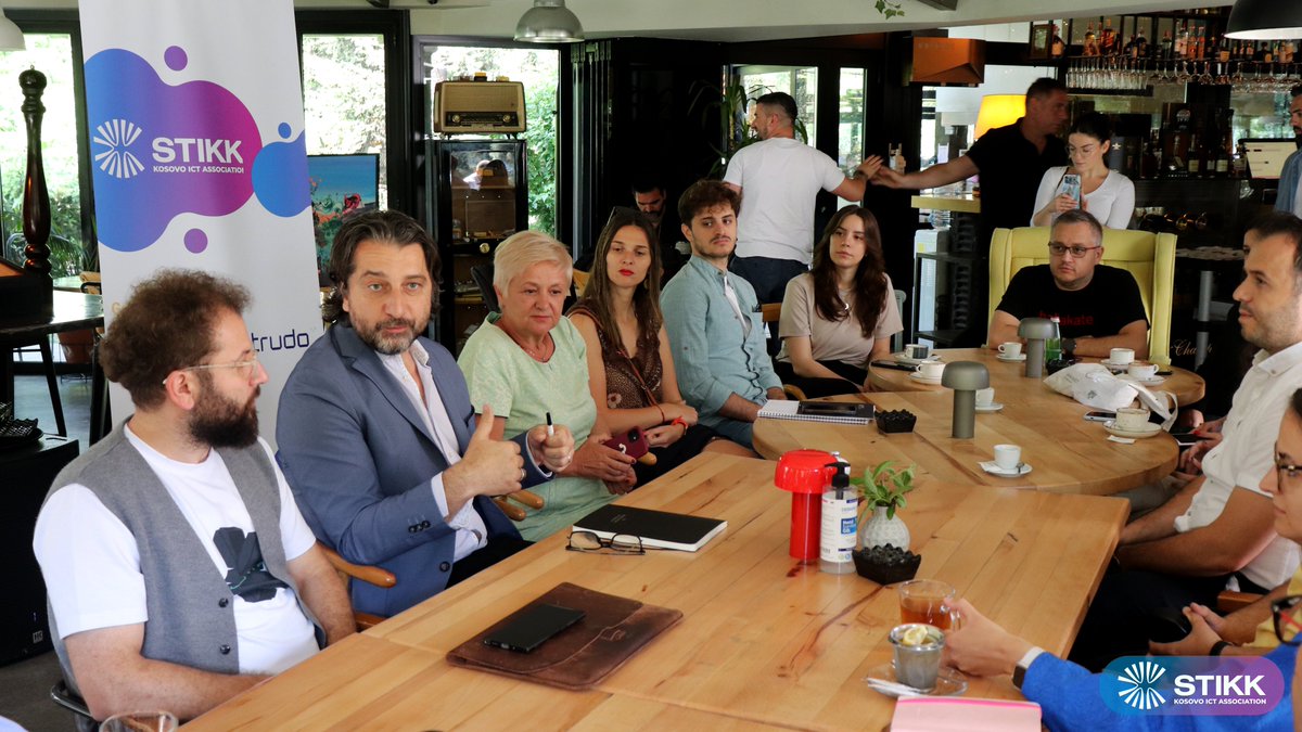 STIKK_KS's tweet image. 📍 MARTEch #1 - Energji pozitive ne #MARTEch ku anetare te #STIKK zhvilluan nje bisede te kendshme dhe te hapur me kryetarin e kryeqytetit, @perparim_rama  mbi mundesite e bashkepunimit rreth niciativave per digjitalizimin e sherbimeve publike...