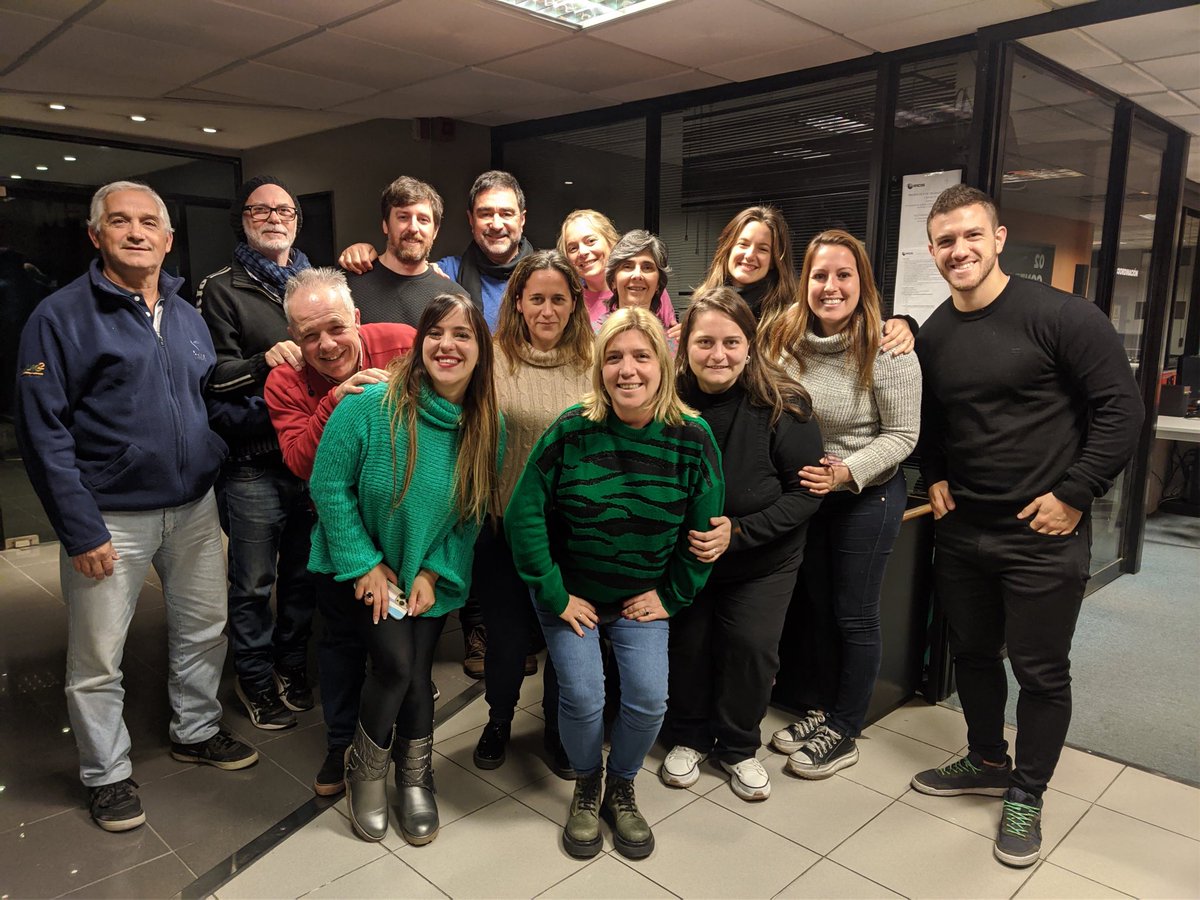 La Banda de #Radiópolis, en otro Día del Periodista trabajando juntos 🎙♥️ Nuestras caras denotan que arrancamos muy muuuuy temprano pero siempre con la mejor energía haciendo lo que nos apasiona! ☺️