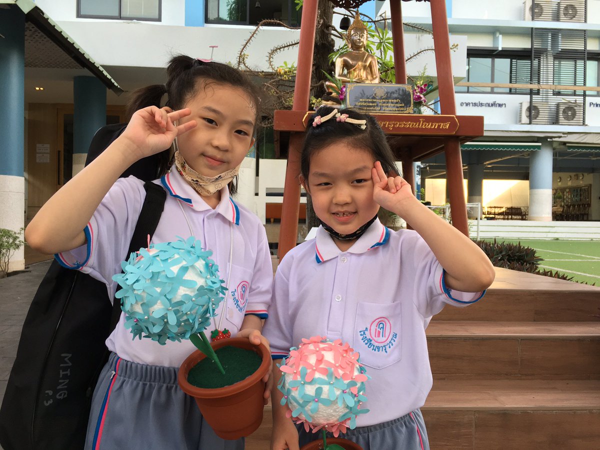 My daughters make art plants. 😍