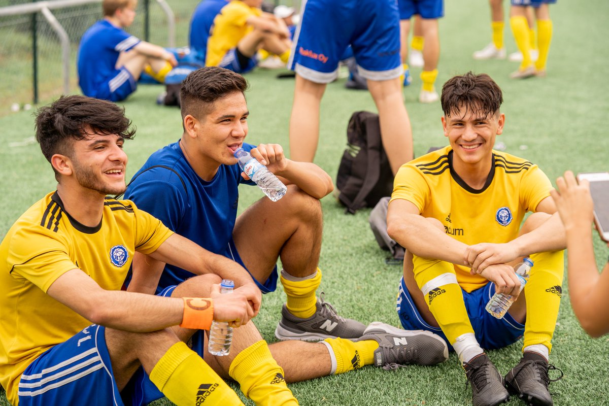 lisbonfootballc's tweet photo. Don’t forget to keep yourself hydrated! Good hydration means getting the right amount of water before, during, and after exercise. Water regulates your body temperature and lubricates your joints.
#lisbonfootballyouthcup #lfyc2022 #lfyc #thegamechangers #movewithus #movesports https://t.co/OyvmBJFY4u