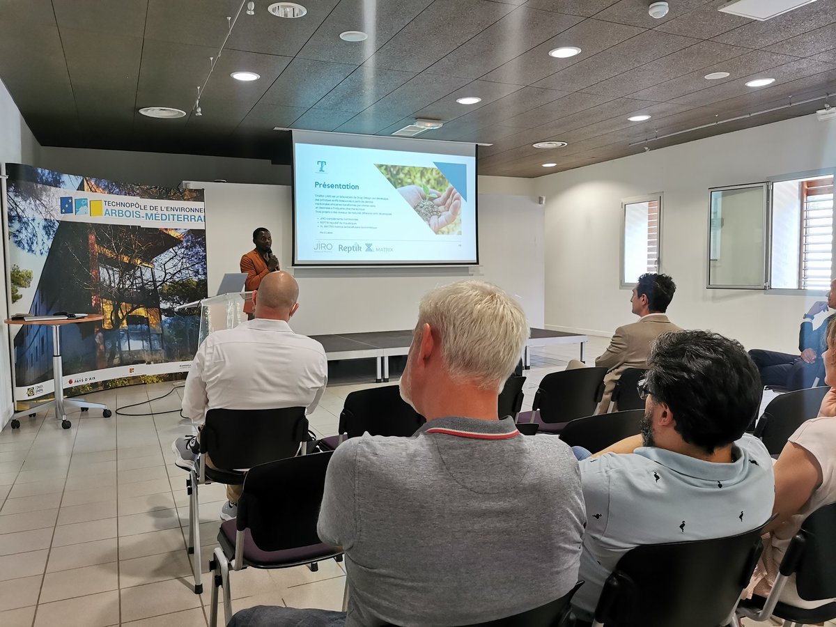 TechnopolArbois's tweet photo. 🎥 En direct des [12\14 de l'Arbois] Les écosystèmes #Tech en lien avec l'Afrique

@DoudouTamba7, fondateur de #TambaLabs, développe par la recherche en chimie verte des actufs naturels à destnation des industries pharcmaceutique, cosmétique et nutraceutique. 🌱

@AMPMetropole https://t.co/Oudyb8VFW3