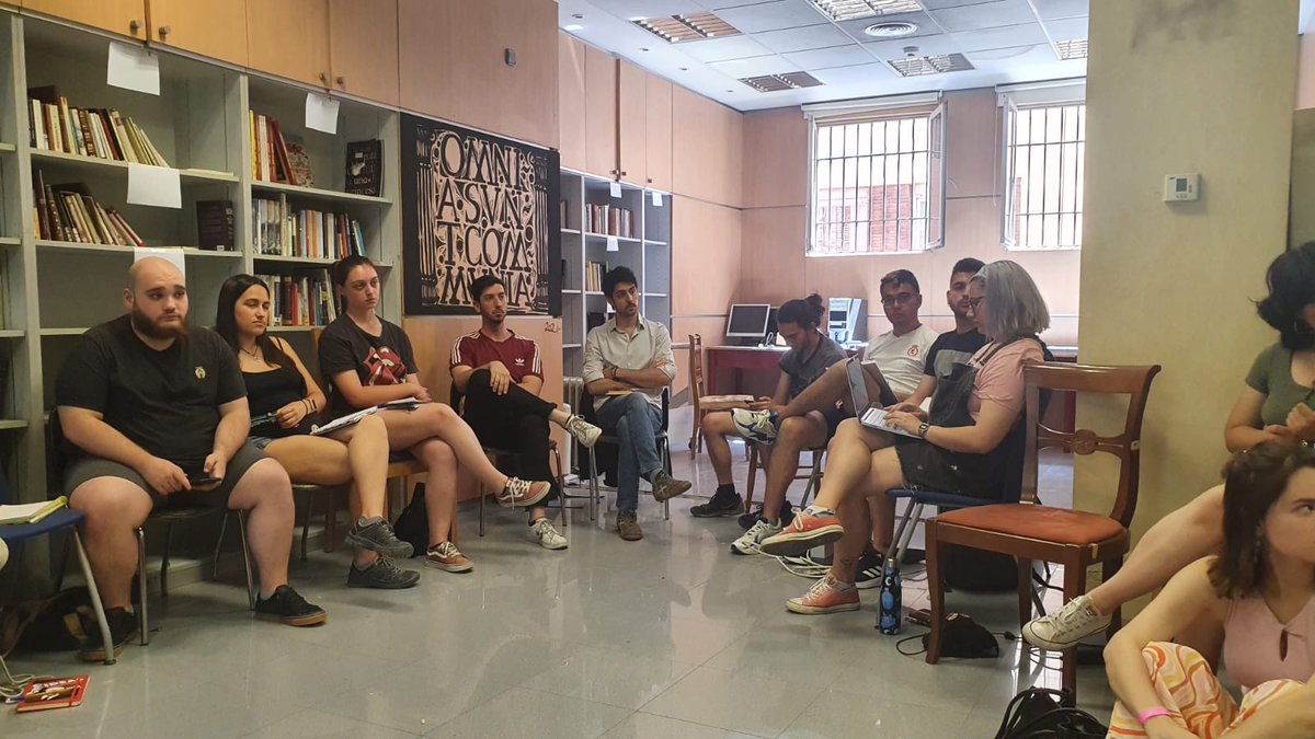 Ayer tuve el placer de reencontrarme con <a href="/vdvaldesc/">Víctor Valdés Camacho</a> en las jornadas "Hacia la Universidad Popular" y compartir taller de experiencias pasadas del movimiento estudiantil. El análisis de errores y aciertos del pasado es clave para construir un movimiento estudiantil fuerte