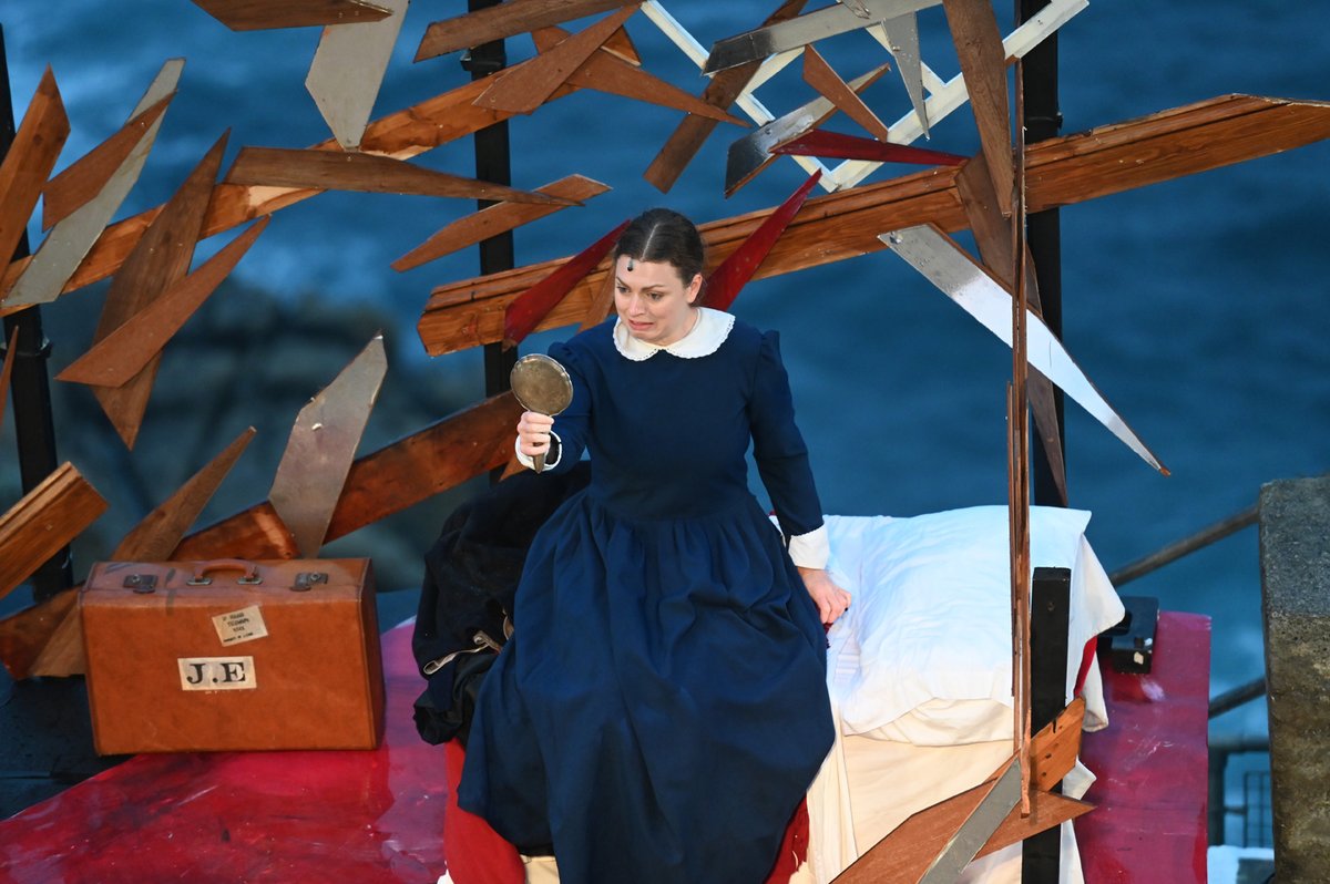 #AnotherWayTheatre's bold, exciting production of Jane Eyre (adptd by Polly Teale) is on at the Minack until Thursday.
Don't miss it.
minack.com/whats-on/jane-…