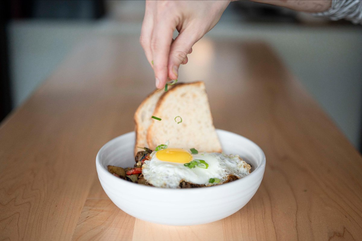 <a href="/smackdabchi/">Smack Dab Chicago</a> tip＃1: wanna make your food taste really good? PUT A BUTTERY EGG ON IT!!🍳 (or tofu, if you prefer)

tip＃2: don't wanna to cook for yourself? let our amazing kitchen crew do it for you... 👨🏽‍🍳👩🏼‍🍳

🖥 smackdabchicago.com
#chicago #breakfast #smackdabchi...
