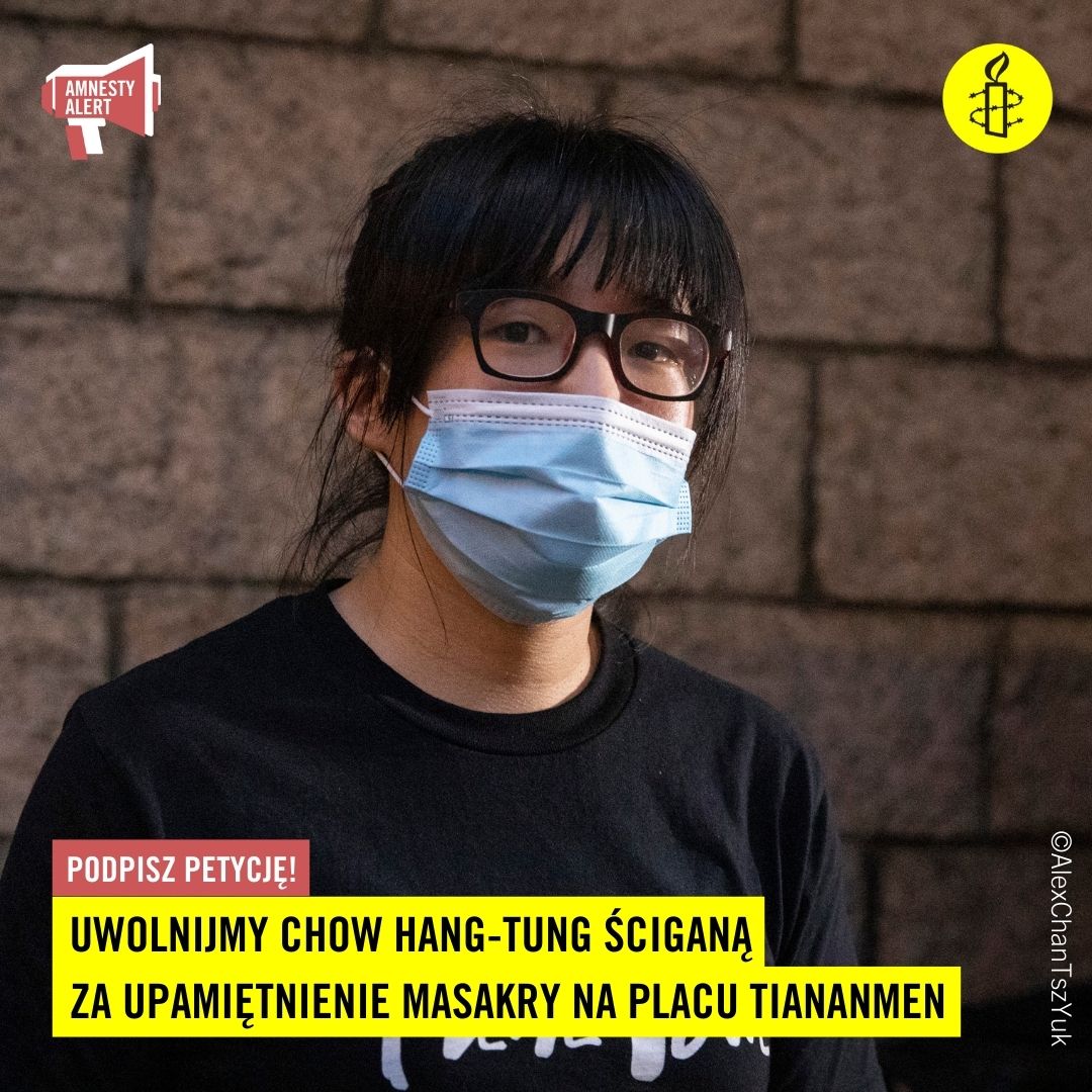 amnestyPL's tweet photo. #AmnestyAlert Upamiętnianie masakry na #Tiananmen nie podoba się władzom. Mimo to setki tysięcy osób bierze udział w czuwaniu przy świecach w Victoria Park w Hongkongu. Teraz jednej z organizatorek tego czuwania, Chow Hang-tung, grozi 10 lat więzienia:
➡️ https://t.co/d1nRMrwVX6 https://t.co/f0zi3fglOU