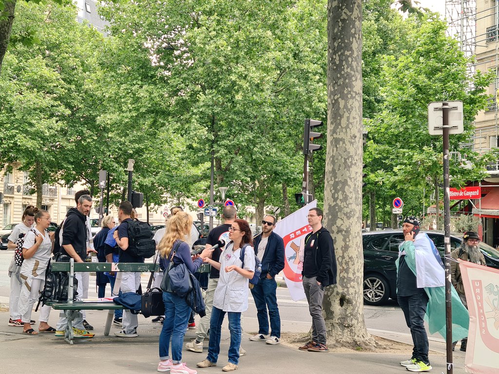 CarolineDervil's tweet photo. Pr défendre ce bien commun qui n'a pas de prix qu'est notre #hopitalpublic, mobilisons ns pr notre systeme de #santé contre 1 politique à l'économie du sacrifice amplifiée par #lMacron et ss ministres : stop ! #7Juin2022
#HostoKO #SauvonsLHopital #1lit1vie https://t.co/mAW4ENz6FU