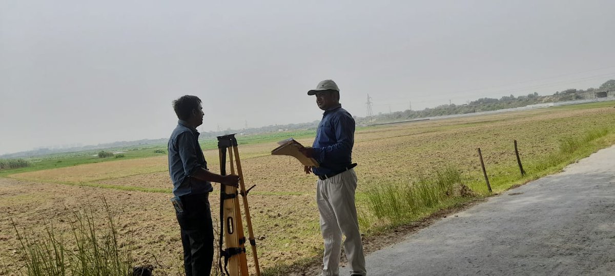 आज दिनांक 07.06.2022 को ग्राम ताल कंदला में वेटरनरी कॉलेज की जमीन का सर्वे राजस्व टीम द्वारा किया जा रहा है। @Dm_Gorakhpur