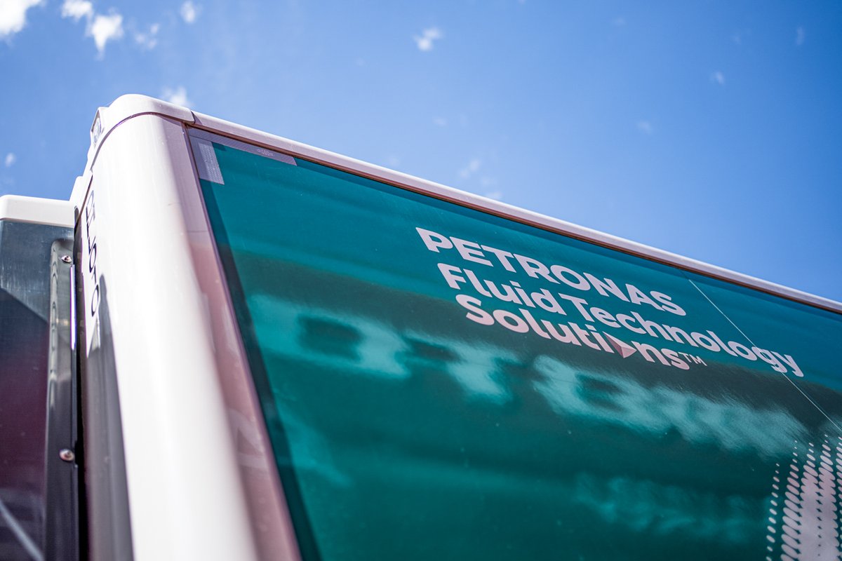PET_Motorsports's tweet photo. Hola de nuevo, Barcelona ๐
Just a few weeks after we were at @Circuitcat_eng with @MercedesAMGF1 we were back with #Moto2 and #Moto3 ๐๏ธ๐จ
PETRONAS Primax is the official control fuel of the Moto 2 and Moto 3 world championships.
#OutRaceYourself #PETRONASPrimax #MotoGP https://t.co/7aBOmIRPgf
