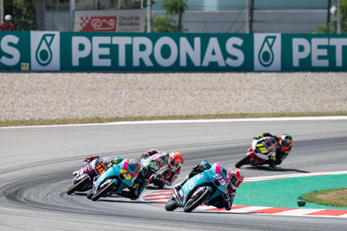 PET_Motorsports's tweet photo. Hola de nuevo, Barcelona ๐
Just a few weeks after we were at @Circuitcat_eng with @MercedesAMGF1 we were back with #Moto2 and #Moto3 ๐๏ธ๐จ
PETRONAS Primax is the official control fuel of the Moto 2 and Moto 3 world championships.
#OutRaceYourself #PETRONASPrimax #MotoGP https://t.co/7aBOmIRPgf