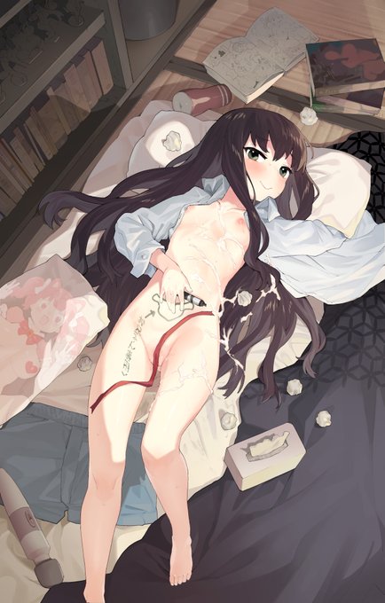 今回単行本の裏表紙とタペストリー用に描いたまりちゃん😌お兄ちゃんとそれからも毎日パコパコしてんだろうな... 