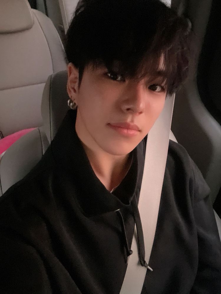 ali_02_na's tweet photo. First time posting for teume selca day🫣
#TeumeSelcaDay #TreasureMakerSelcaDay #TMSD #윤재혁 #JAEHYUK @treasuremembers https://t.co/B5Tq7jPcxk