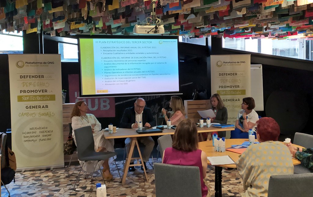 PlataformadeONG's tweet photo. Tras la aprobación de nuestra memoria anual @Patriciasanzc presenta el #TercerPlanEstrategico del #TercerSectorDeAcciónSocial (#IIIPETSAS), así como de la conformación del IV PETSAS que parte de una reflexión conjunta de las entidades sociales que sirva de guía para su estrategia https://t.co/ly0AW7mjOq