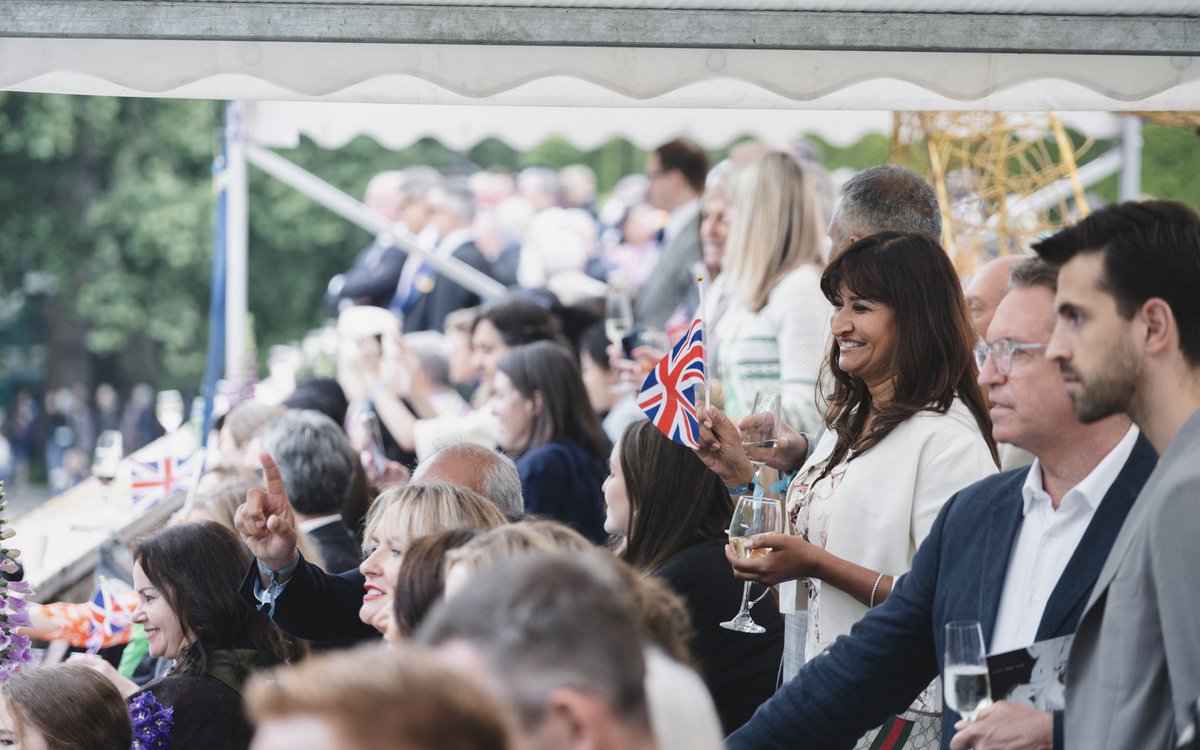 ABrownEvents's tweet image. It was an honour and a pleasure celebrating our Queen’s Platinum Jubilee with you all right by the Mall! Thank you everyone for coming to #AlasdairsPageantWatchParty! 

More photos on Instagram and Facebook:
facebook.com/media/set/?set… #PlatinumJubilee #HM70