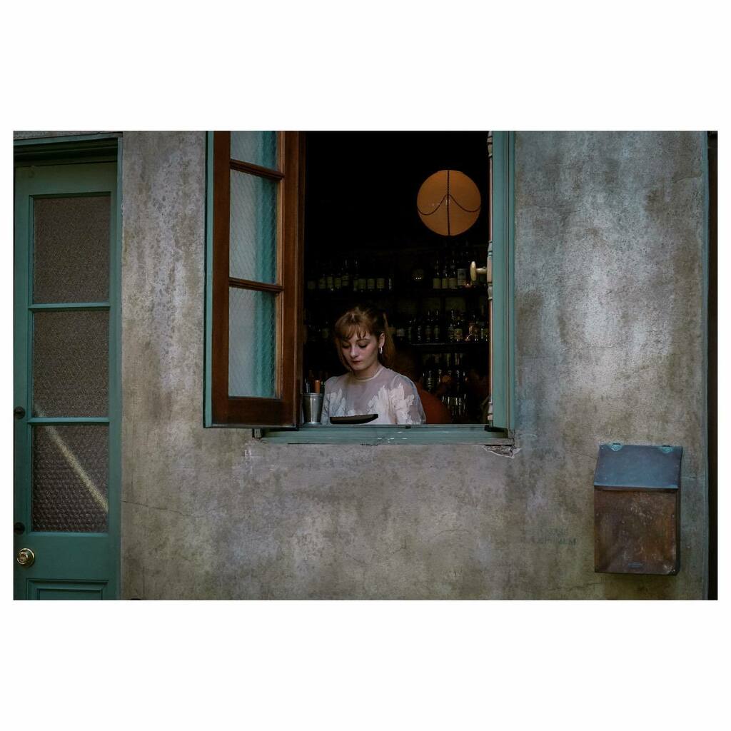 fredranger's tweet photo. The girl in the window, Brooklyn, May 2022
::
📷: @leica_camera M10, #35mmsummilux
::
.
.
.
.
.
#Streetleaks #leicacamera #myleicaphoto #streetphotography #fredranger #portrait #leicafotografieinternational #streetphotographyinternational #ig_st… https://t.co/LUGfOx3mio https://t.co/5TbLc3rynw