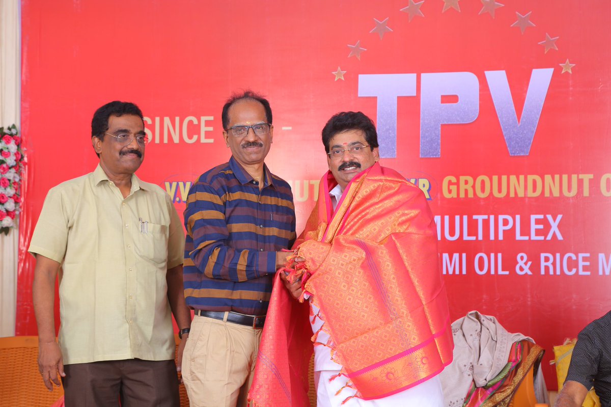 TPVVaikundaraja's tweet photo. #TPV-யின் @VVR_Oil நிறுவனம் 50வது பொன்விழா கண்ட நிறுவனம். இந்த 50 ஆண்டுகளில் எங்களை வாழ வைத்துக் கொண்டிருக்கும் வாடிக்கையாளர்களுக்கும் மற்றும் எங்களுக்காக உழைத்துக் கொண்டிருக்கும் தொழிலாளர்களுக்கும் மனமார்ந்த நன்றியை தெரிவித்துக் கொள்கிறேன் 🙏
#TPVGroup #VVR_Oil #50thAnniversary https://t.co/A94mT0x4HV