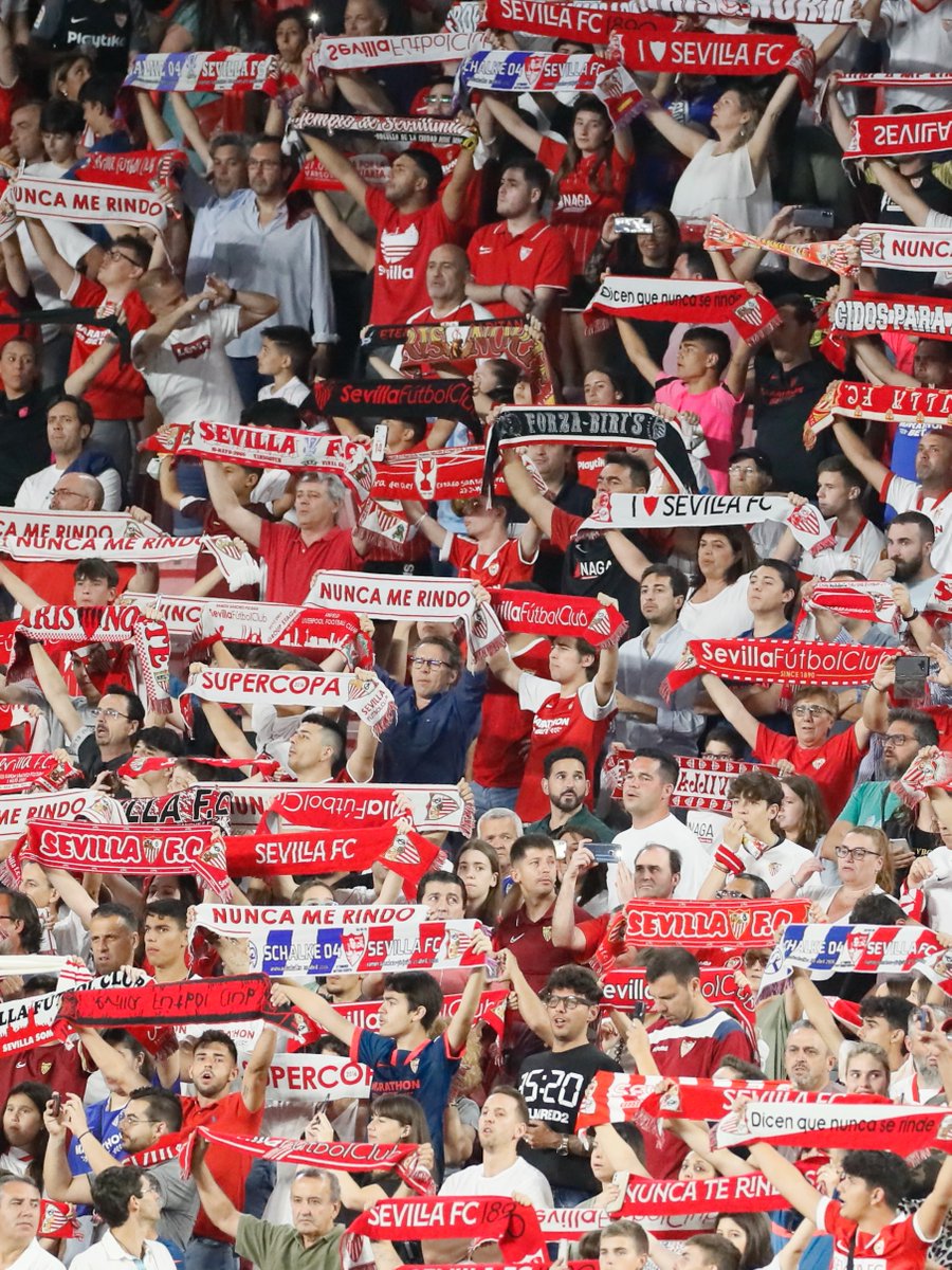 LaLiga's tweet photo. 🎉🙌🎶 "Sevillista seré hasta la muerte..." 

❤🤍 @SevillaFC ❤🤍

#LaLigaSantander https://t.co/XmnxiI90dt